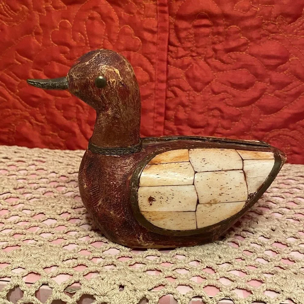 VTG Small‎ Wooden Red Brown Duck Brass Beak and Accents Trim Wood Hand Carved